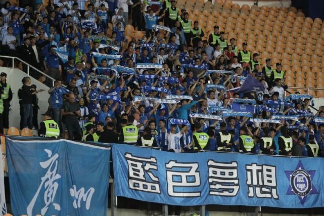 足球报昨天报道，杜兆才涉案金额超过4000万人民币。